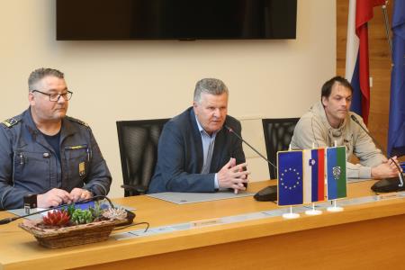 Podpis pogodbe JGS za občino Cerknica 08 Foto Ljubo Vukelič